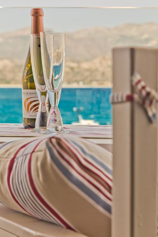 Nereus Luxurious Suites Kárpathos Eksteriør bilde