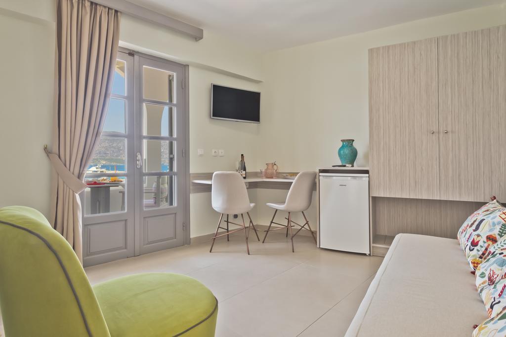 Nereus Luxurious Suites Kárpathos Eksteriør bilde